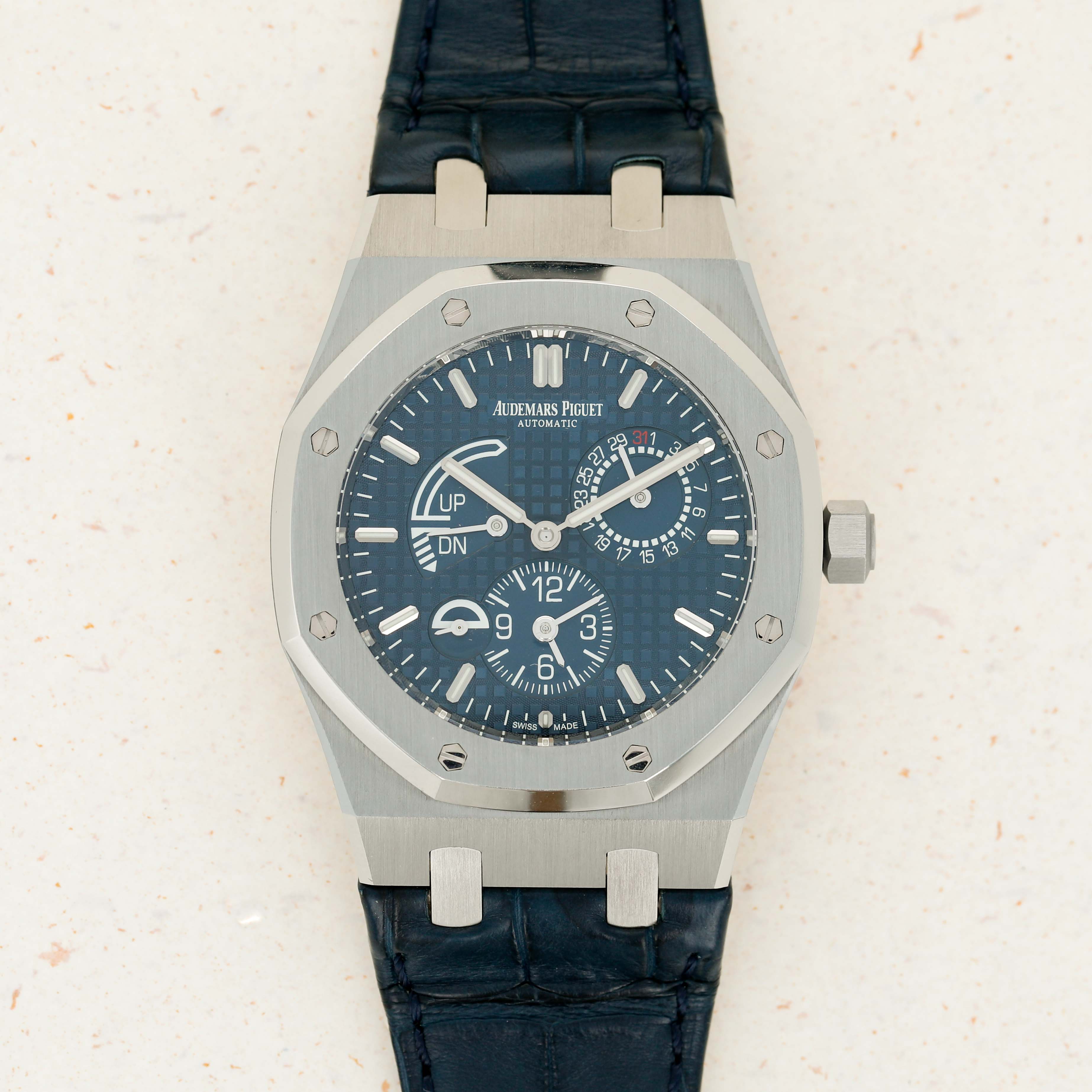 希少品 AUDEMARS PIGUET オーデマピゲ ネクタイ ダークネイビー アイコニックなブルーをセラミックに採用